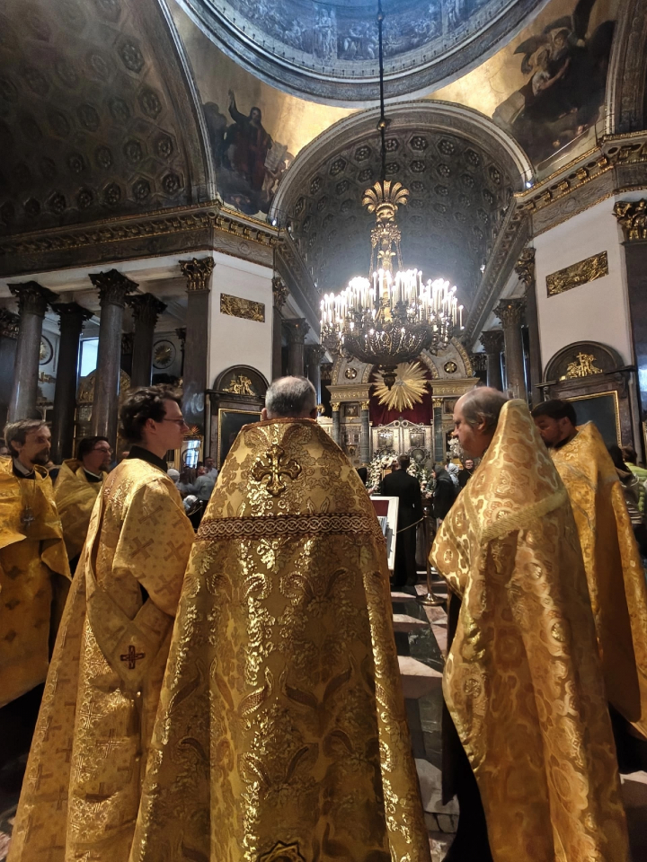 Духовенство и хор нашего храма приняли участие в молебне перед мощами святителя Спиридона Тримифунтского